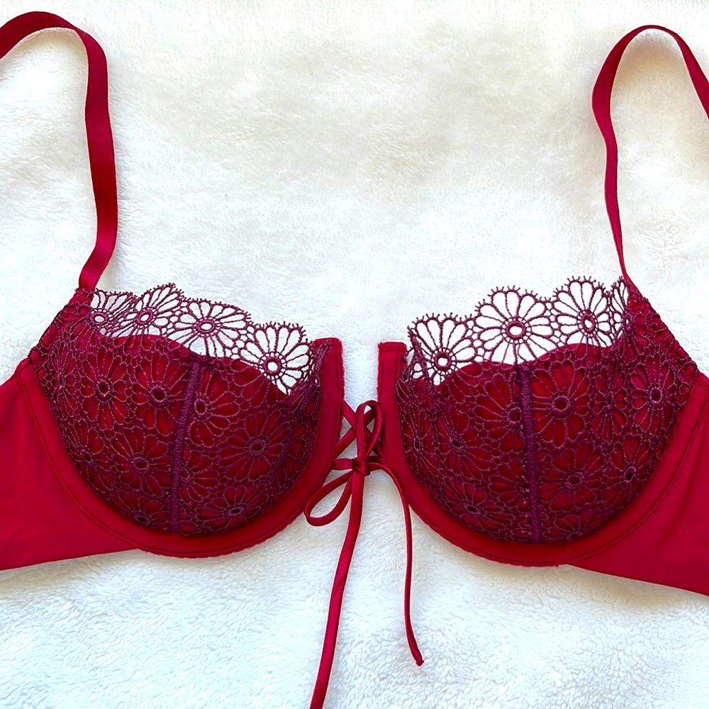 Victoria’s Secret’s Lace Burgundy Push-up Bra
